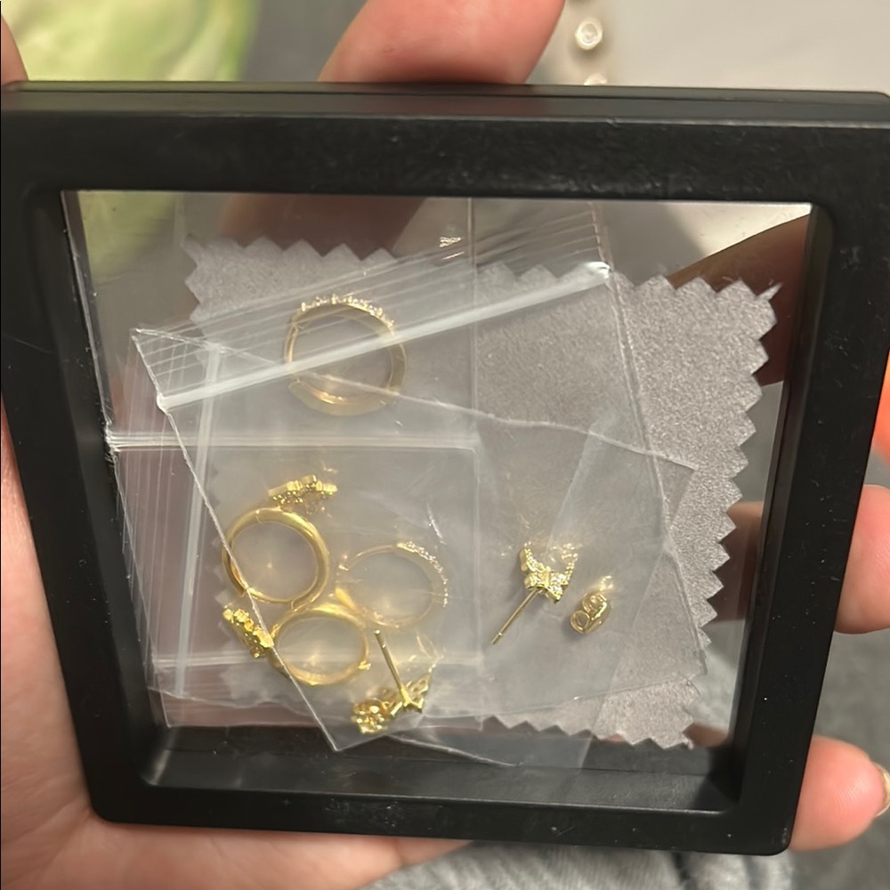 Elegant Gold Earrings with Butterfly Design